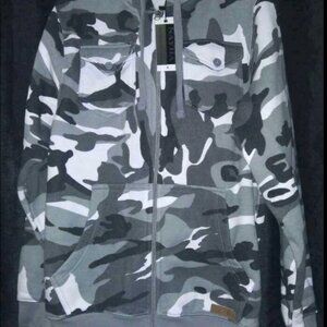 BNWT Camo Unisex Sweater w Hood 🧩